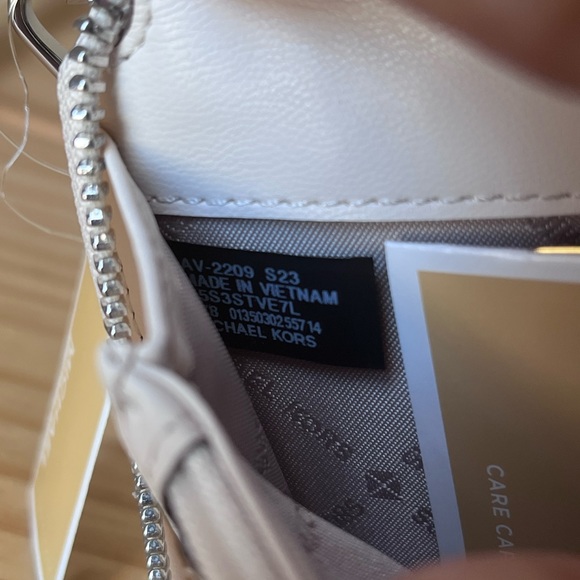 Michael Kors wallet🎈🎈 - Picture 5 of 6